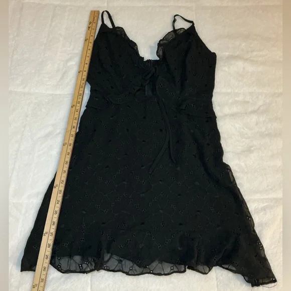 Storia Black Lace Backless Dress - Picture 5 of 7